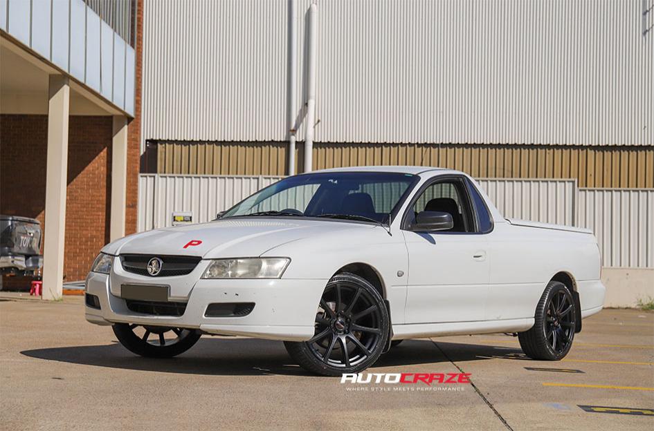 HOLDEN-COMMODORE-CARBINE-SATIN-BLACK